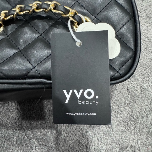 YVO Beauty Quilted Black Vanity Case – Gold Heart Clasp – New with Tags - Picture 3 of 3